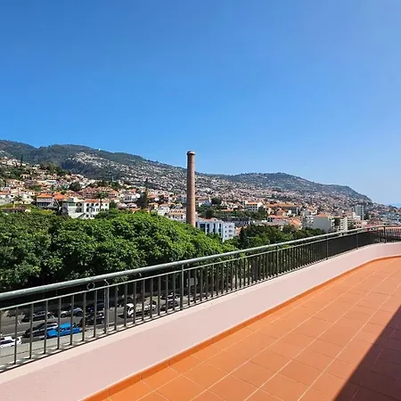 Garden And Seaview - Free Parking Apartment