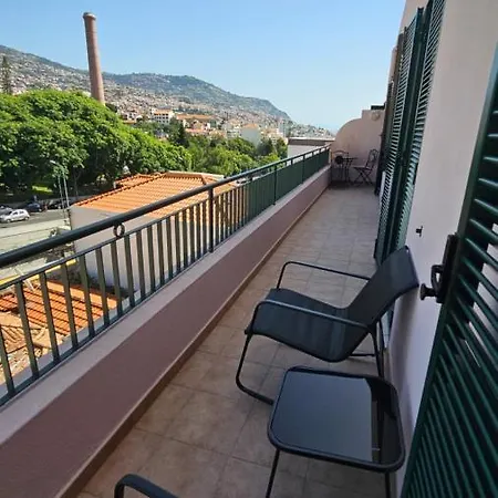 Garden And Seaview - Free Parking Apartment *
