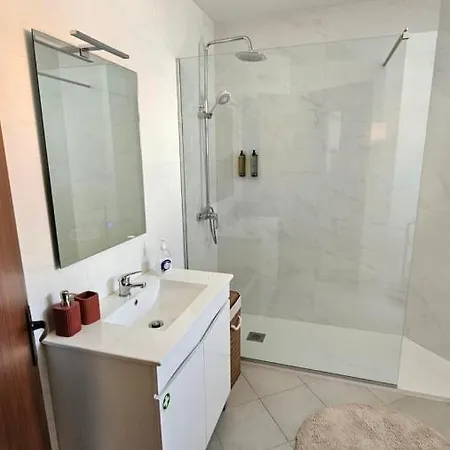 Garden And Seaview - Free Parking Apartment