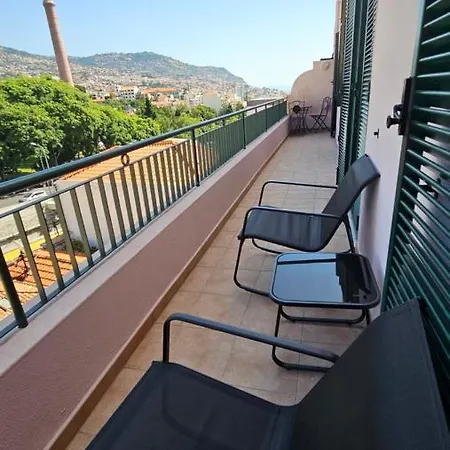 Garden And Seaview - Free Parking Apartment